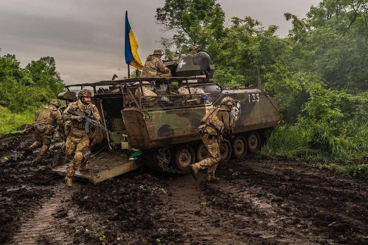 Війна в Україні спеціально розтягується: астролог назвав точний рік закінчення бойових дій