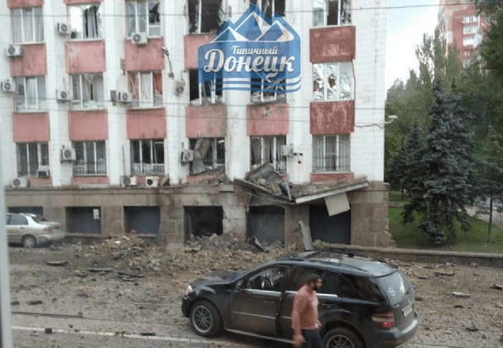 У Донецьку зруйновано будівлю "МВС"
