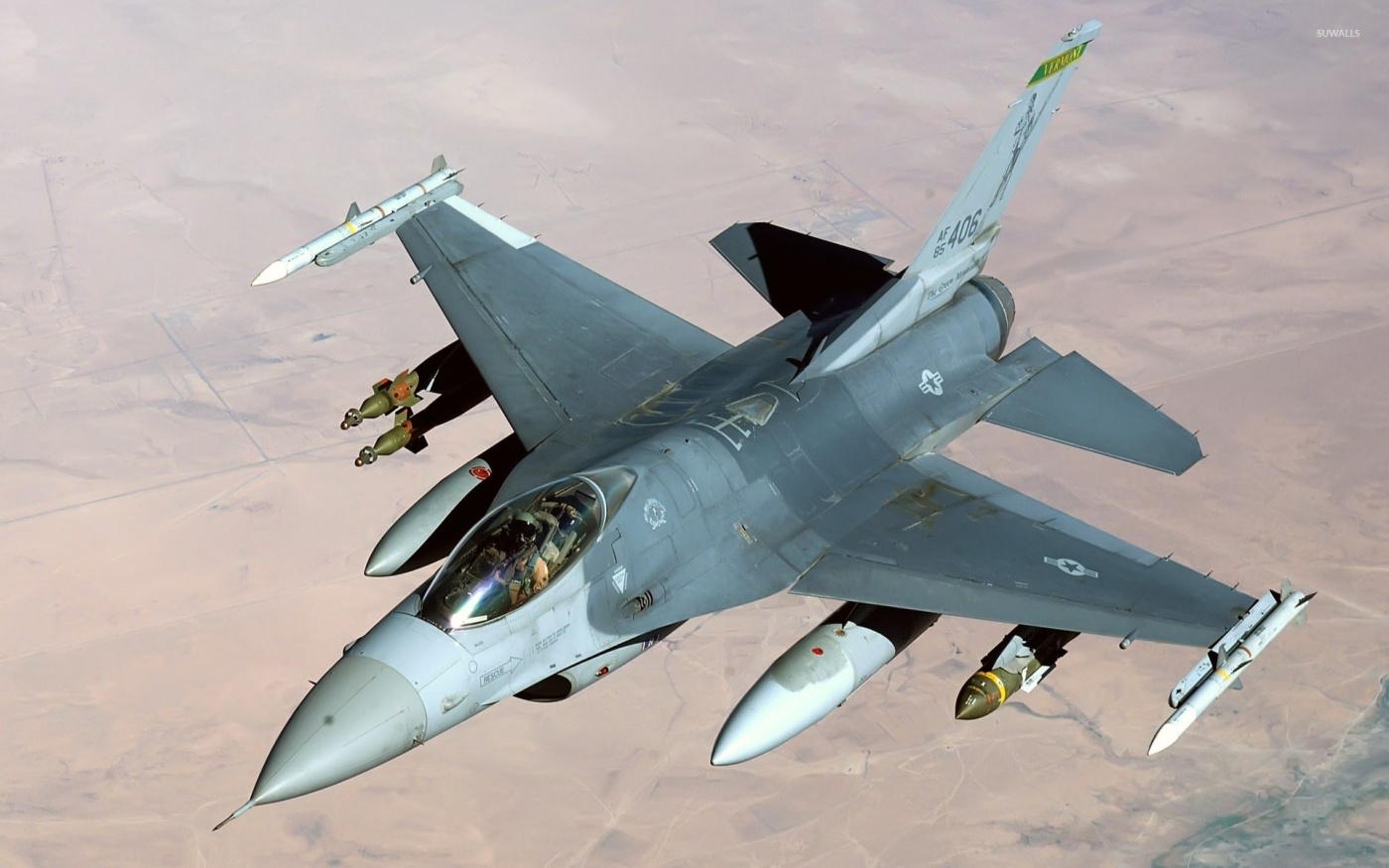 Кулеба спрогнозував, коли в українському небі можуть з'явитись F-16