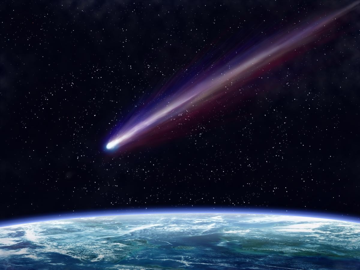 К Земле приближается "рогатая" комета размером с город