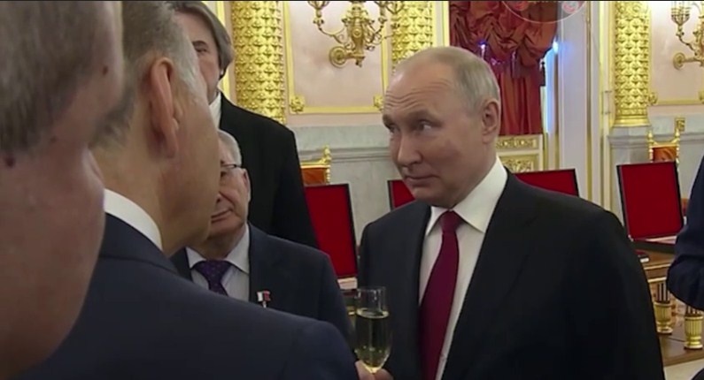 "Чорний бумер" тепер лише у мріях: Путін наказав чиновникам пересісти на "Москвичі" та "Лади"
