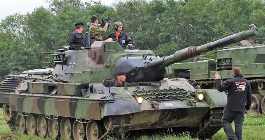 Неизвестная страна Европы выкупила танки Leopard для Украины
