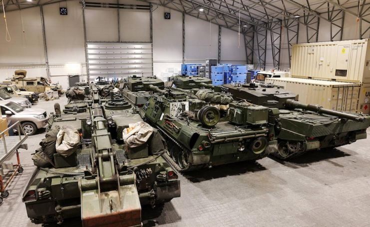 Стало відомо, хто купив 50 танків Leopard для України