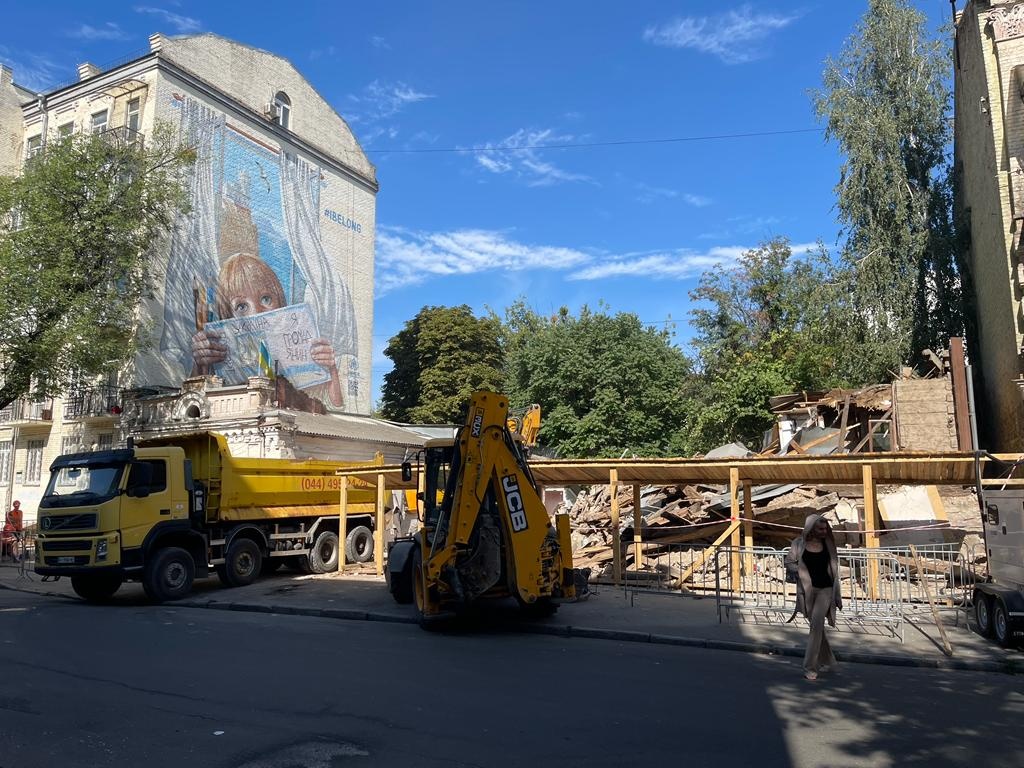 У Києві на Подолі знесли 200-річний будинок: зруйновано унікальну споруду