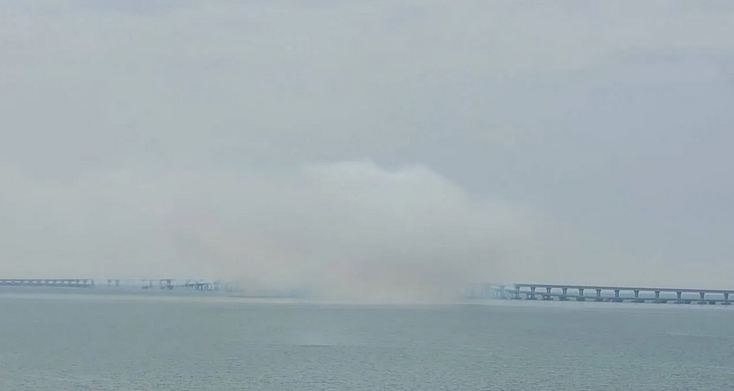 Очевидцы показали места четырех попаданий в Крымский мост