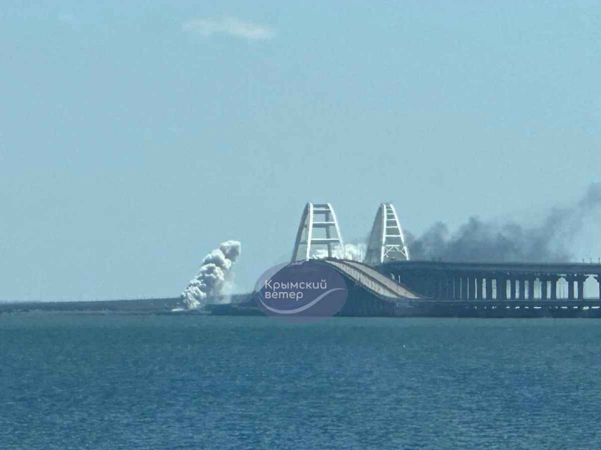 Эксперт объяснил, что за белый дым поднимался над Крымским мостом и уточнил, когда ВСУ уничтожат сооружение