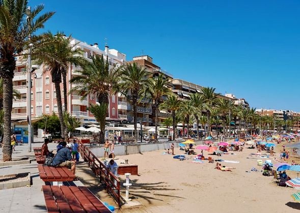На испанском курорте ввели наказание для туристов по странному правилу