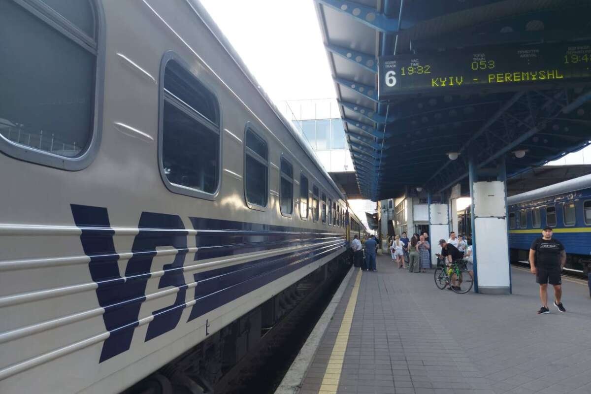 УЗ отменила ряд поездов в Польшу: расписание изменено