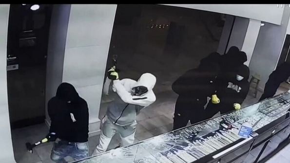 Ограбления магазинов теперь называют флешмобами: в Лос-Анджелесе нашли способ бороться с бандами