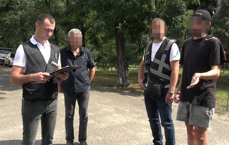 В Киеве задержали мужчину, который систематически поджигал автомобили военных
