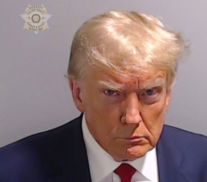 Трамп стал первым президентом за всю историю США, которому сделали тюремное фото