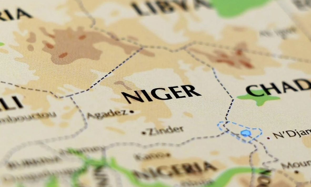 Хунта в Нигере требует от посла Франции покинуть страну: на сборы дали двое суток