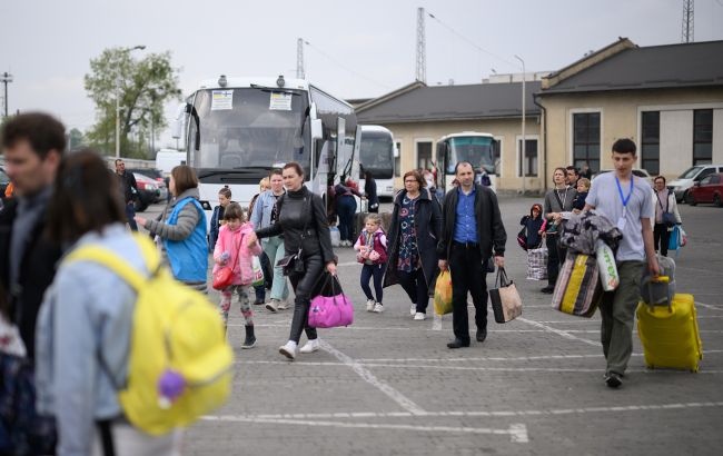 Некоторые страны будут помогать украинским беженцам вернуться домой: сколько денег обещают