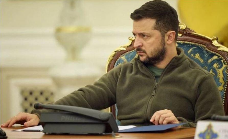 Зеленский пригрозил "выводами" по выехавшим из Украины по фальшивкам от ВВК