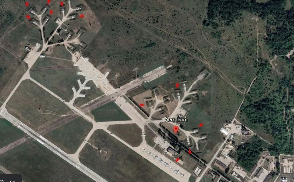 Удар по аеродрому в Курську: ось які дрони спалили літаки