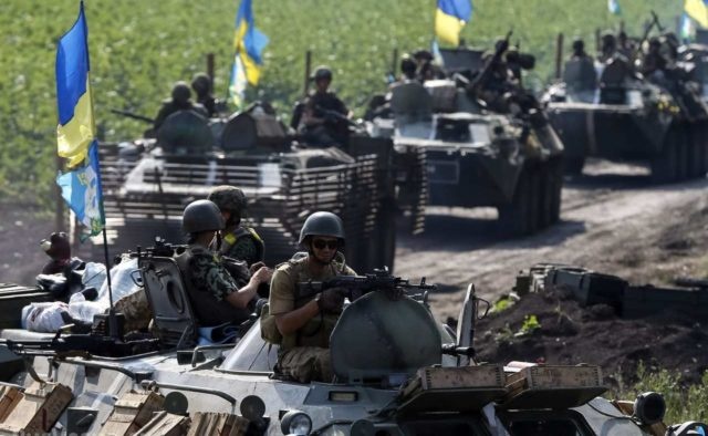 Украинские силы готовят поле предстоящей битвы, - военный эксперт
