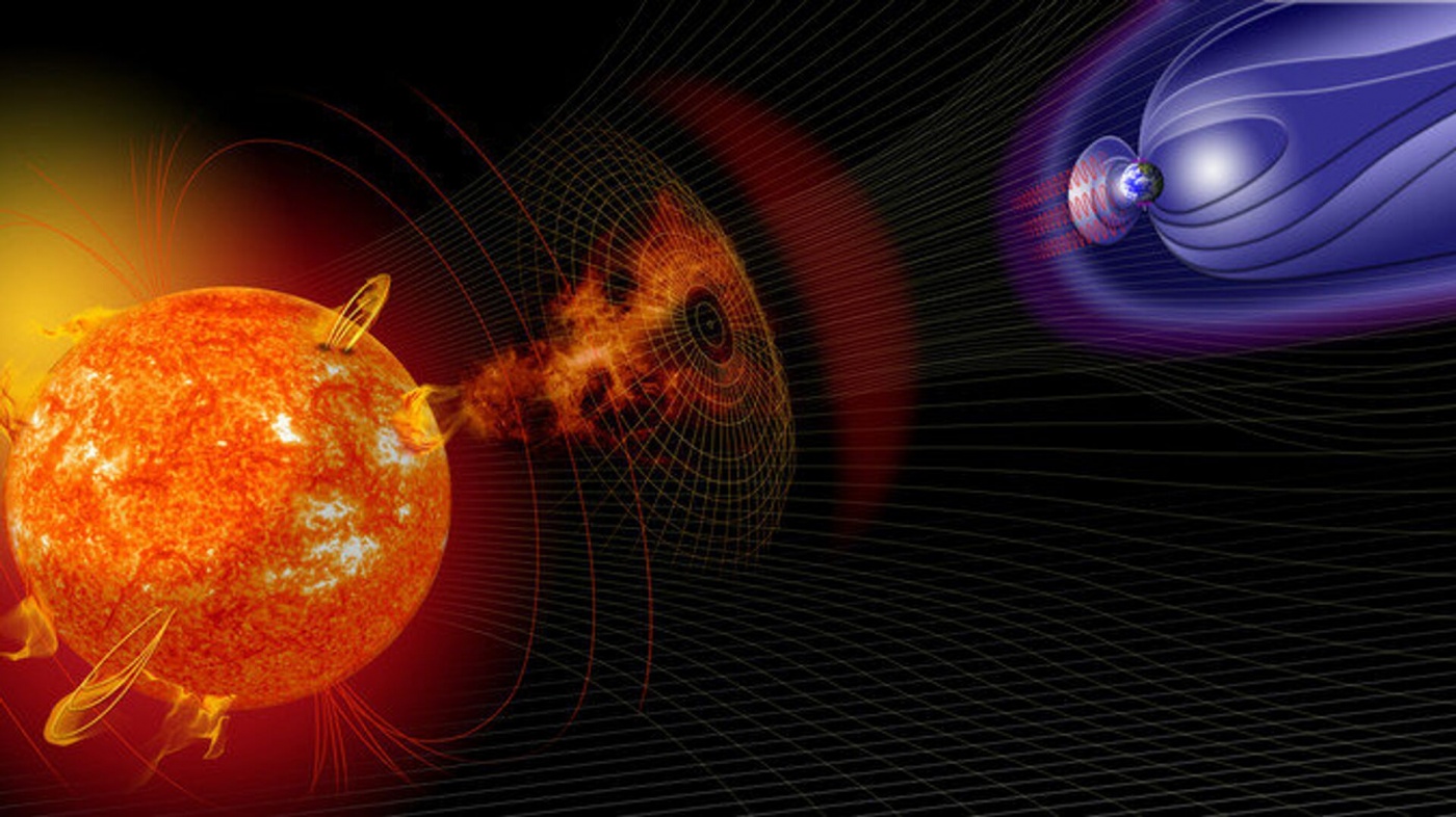 Сильная вспышка на Солнце: когда Землю накроет мощная магнитная буря