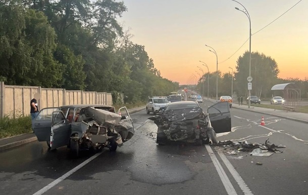 В Киеве произошло смертельное ДТП с участием двух авто: один водитель погиб