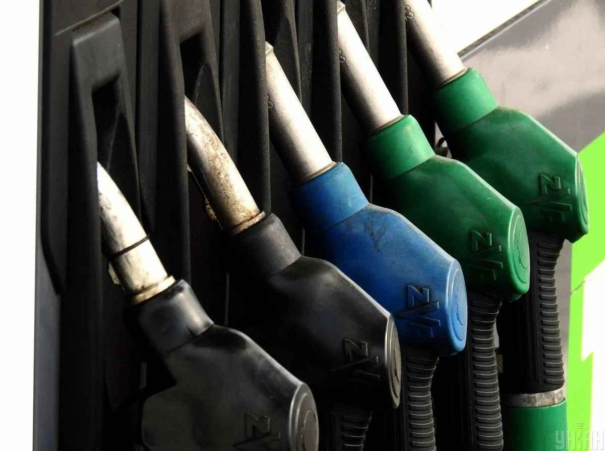 Бензин под 60 гривень за литр: эксперт предрек новые цены на топливо