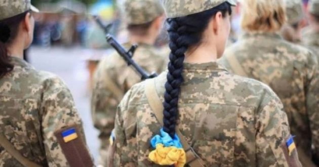 Воинский учет женщин: Вениславский рассказал, кому будут вручать повестки