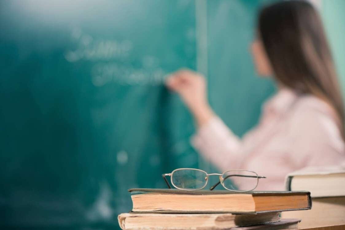 Не $4000 в месяц: в правительстве анонсировали повышение зарплат учителям