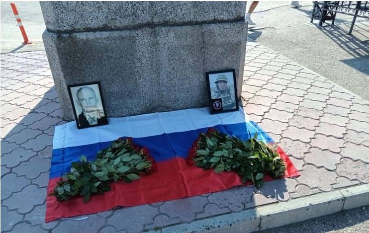 Не герои: в Крыму разгромили мемориал главарям "Вагнера" Пригожину и Уткину