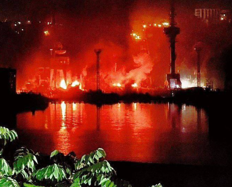 Взрывы в Севастополе: атака на судоремонтный завод подрывает боеспособность ЧФ - эксперт