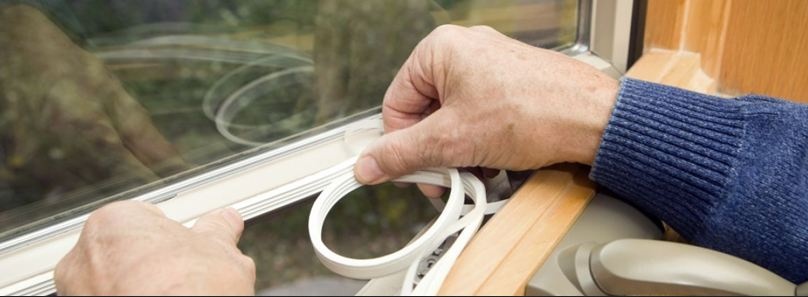 Як і чим утеплити вікна: час згадати прості домашні способи