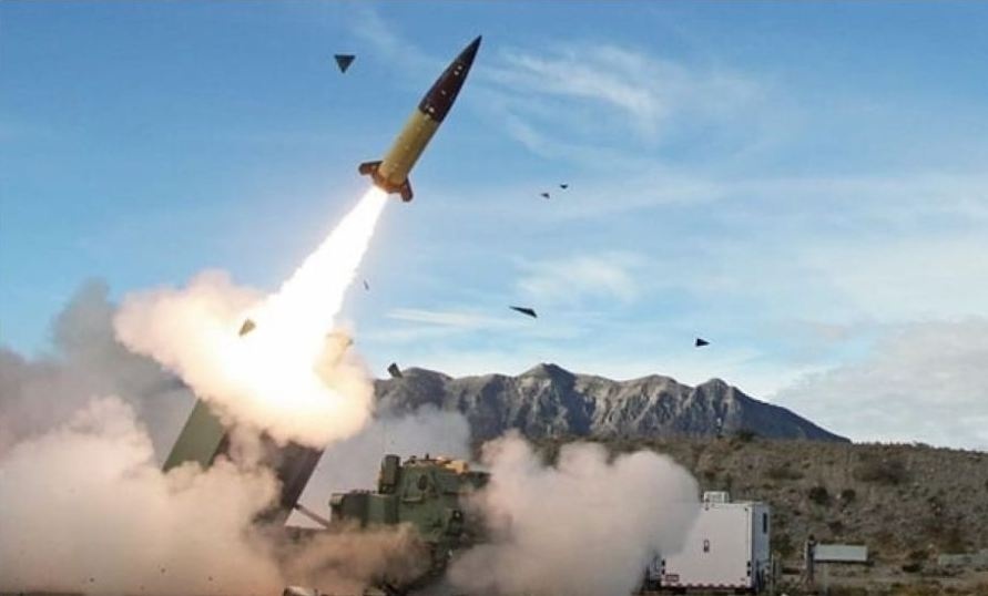 От Байдена требуют немедленно передать Украине ракеты ATACMS