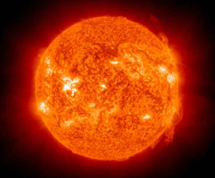 На Сонці відбувся потужний спалах: до Землі летить потік плазми