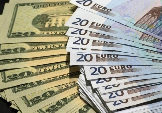 Скачки стоимости доллара: стоит ли спешить покупать валюту