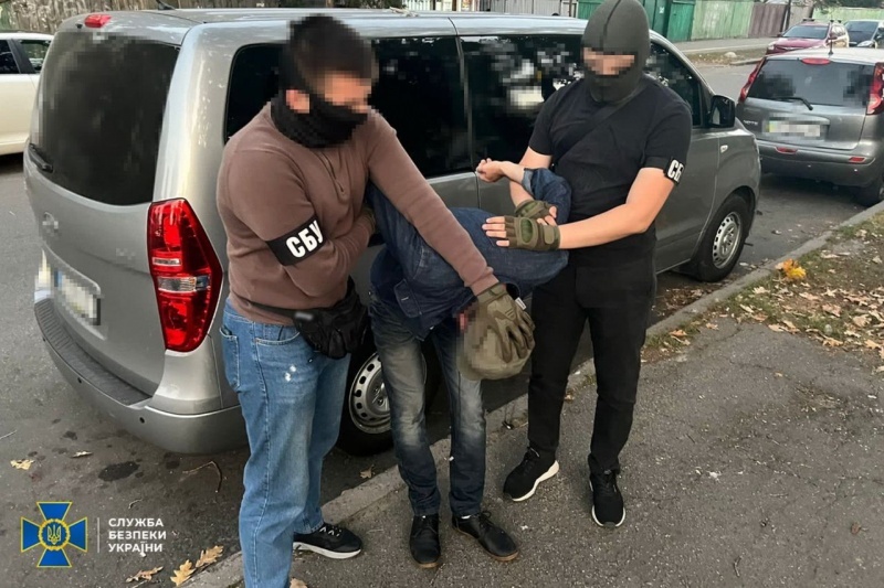 Пытался поступить в школу "Армии дронов": СБУ задержала в Киеве агента ФСБ