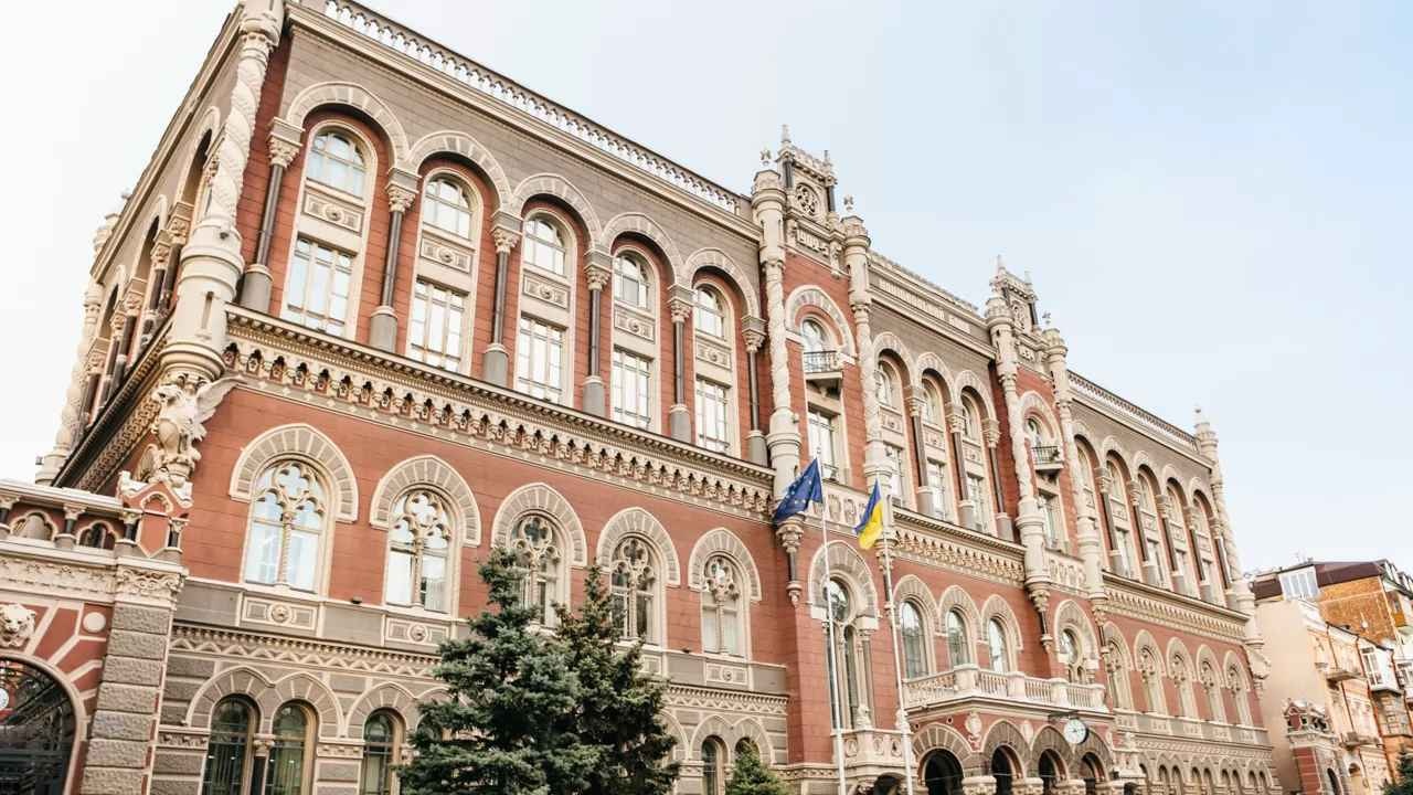 Курс долара в Україні: НБУ перейшов до режиму керованої гнучкості
