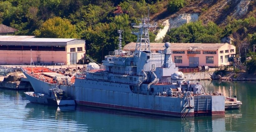 В РФ хоят отремонтировать БДК "Минск" частями украинского корабля: аналитики оценили шансы