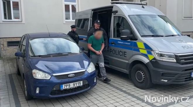 Українець у Чехії побив дружину та понівечив вибухом петарди