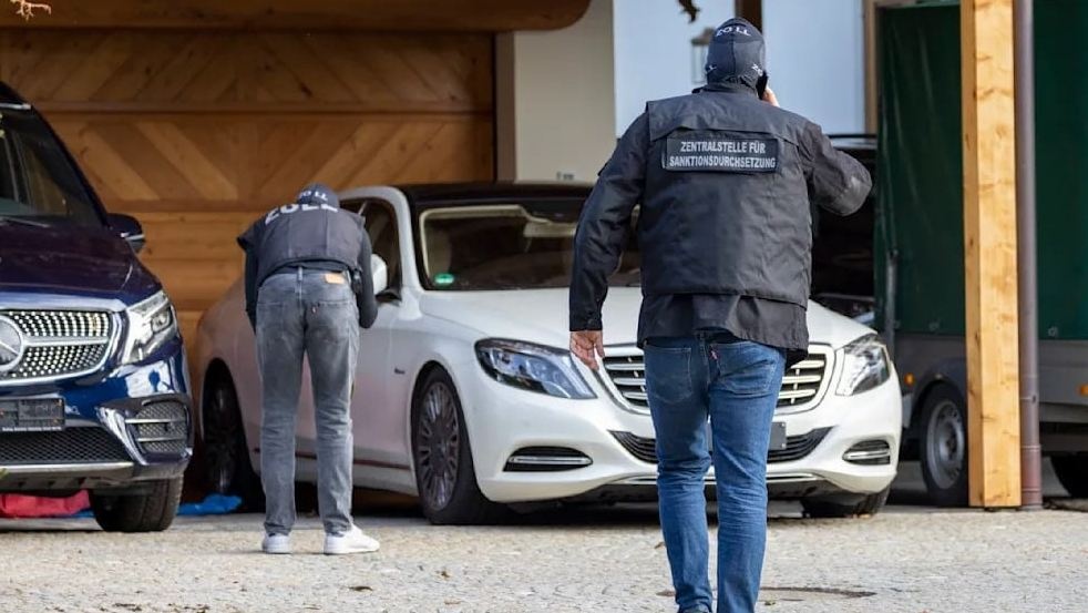 Друг Путіна залишився без своїх розкішних автомобілів: у Німеччині пройшли арешти