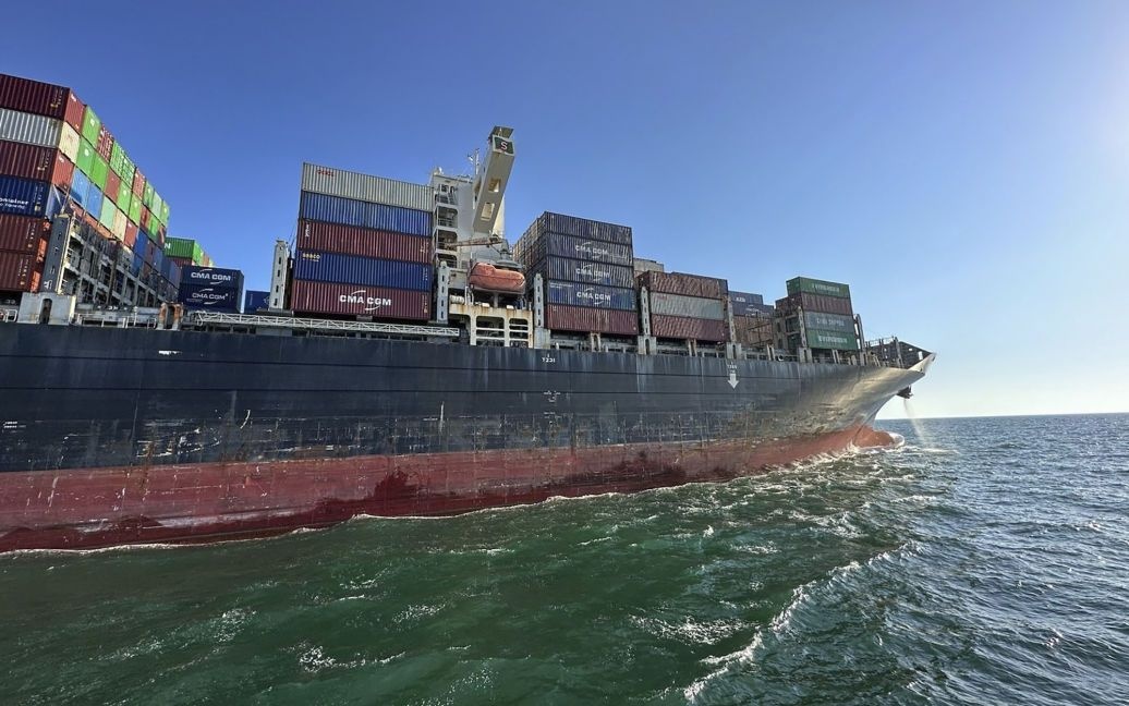 Турецкое грузовое судно подорвалось на мине в Черном море — Reuters