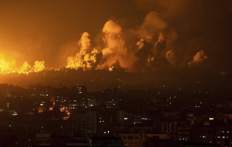 Бомблять гнізда терористів: Ізраїль заявив про авіаудари по місту Газа