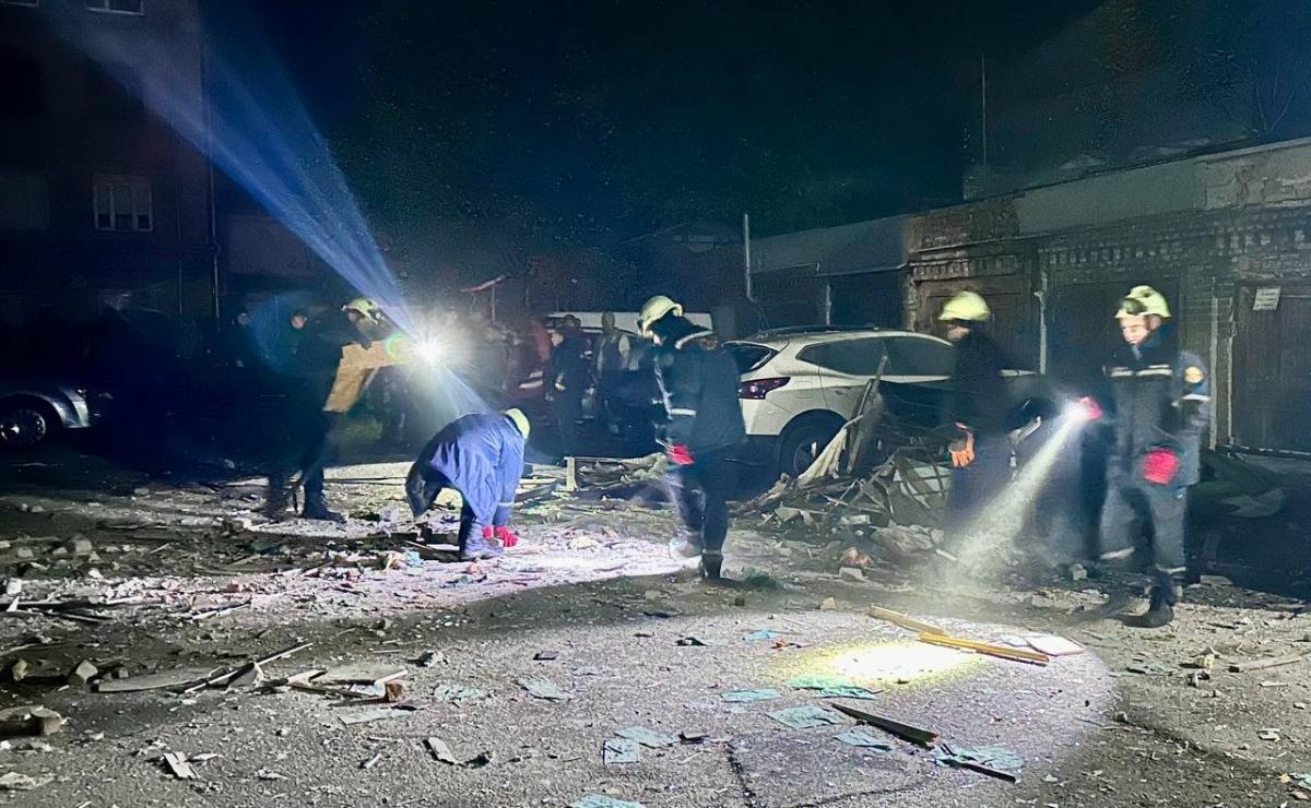 Ночная атака по Запорожью: частично разрушена жилая многоэтажка, есть погибшие
