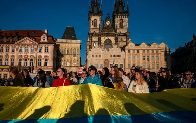 У Чехії стає більше українських біженців: до яких регіонів країни найбільше їдуть