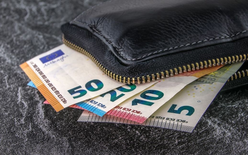 Полиция задержала мужчину, который обменял 10 евро не в банке