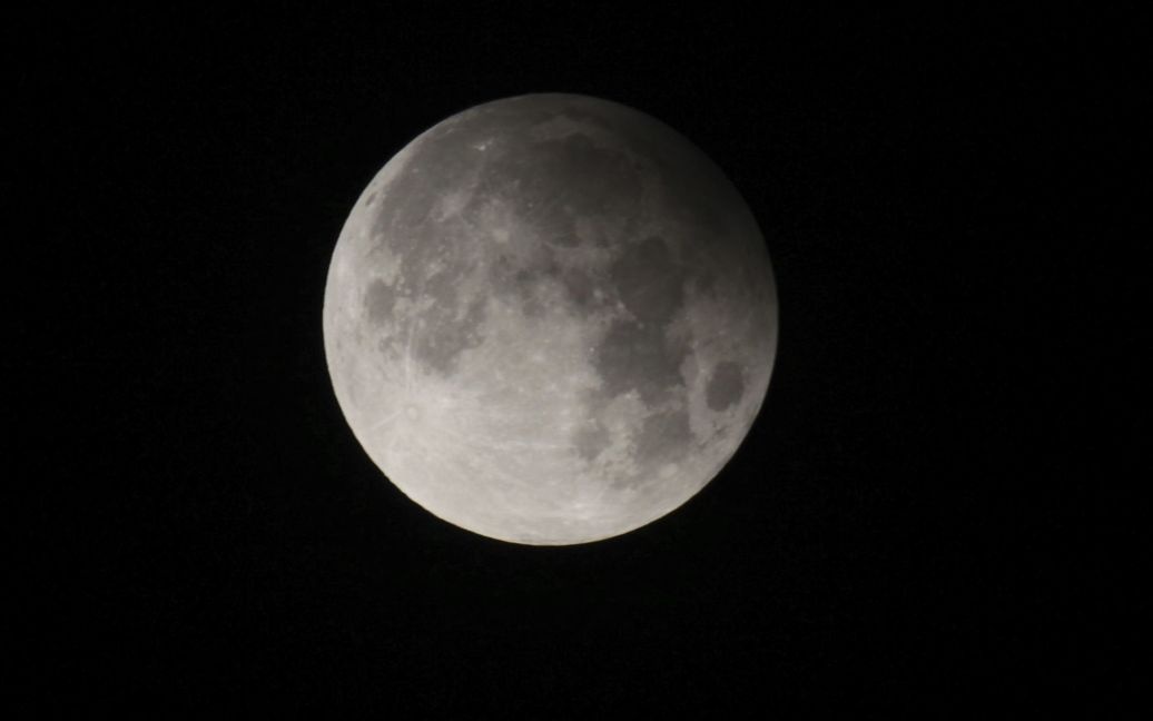 Місяць виявився значно старшим, ніж думали раніше - вчені