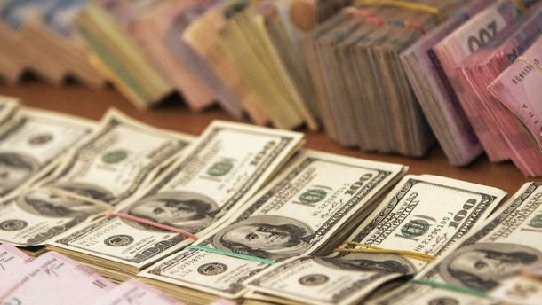 Курс в обменниках изменился: сколько сегодня стоит доллар