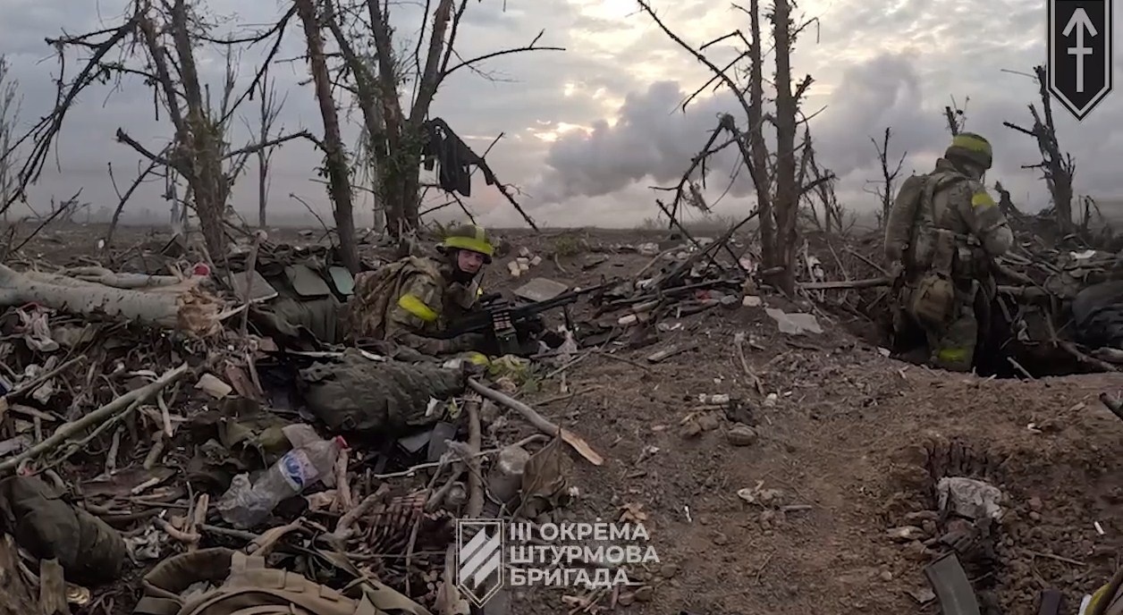 Украинские пехотинцы показали, как берут позиции оккупантов