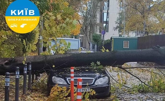 Ураган в Киеве убил два человека: все подробности непогоды в столице