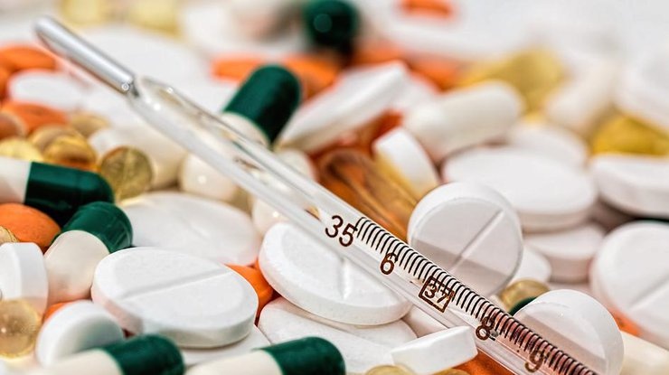 Антибіотики проти застуди: у МОЗ розповіли про небезпеку і дали українцям пораду