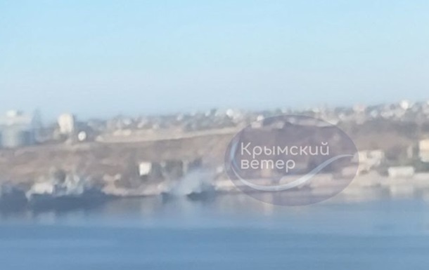 У Севастополі "задимився" російський військовий корабель