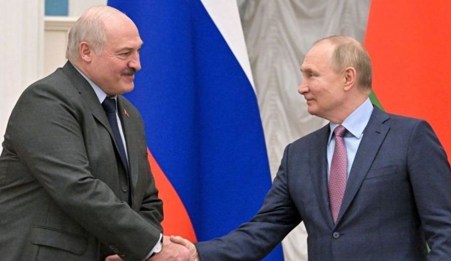 Лукашенко требует от Путина компенсацию: что стало причиной разлада между диктаторами
