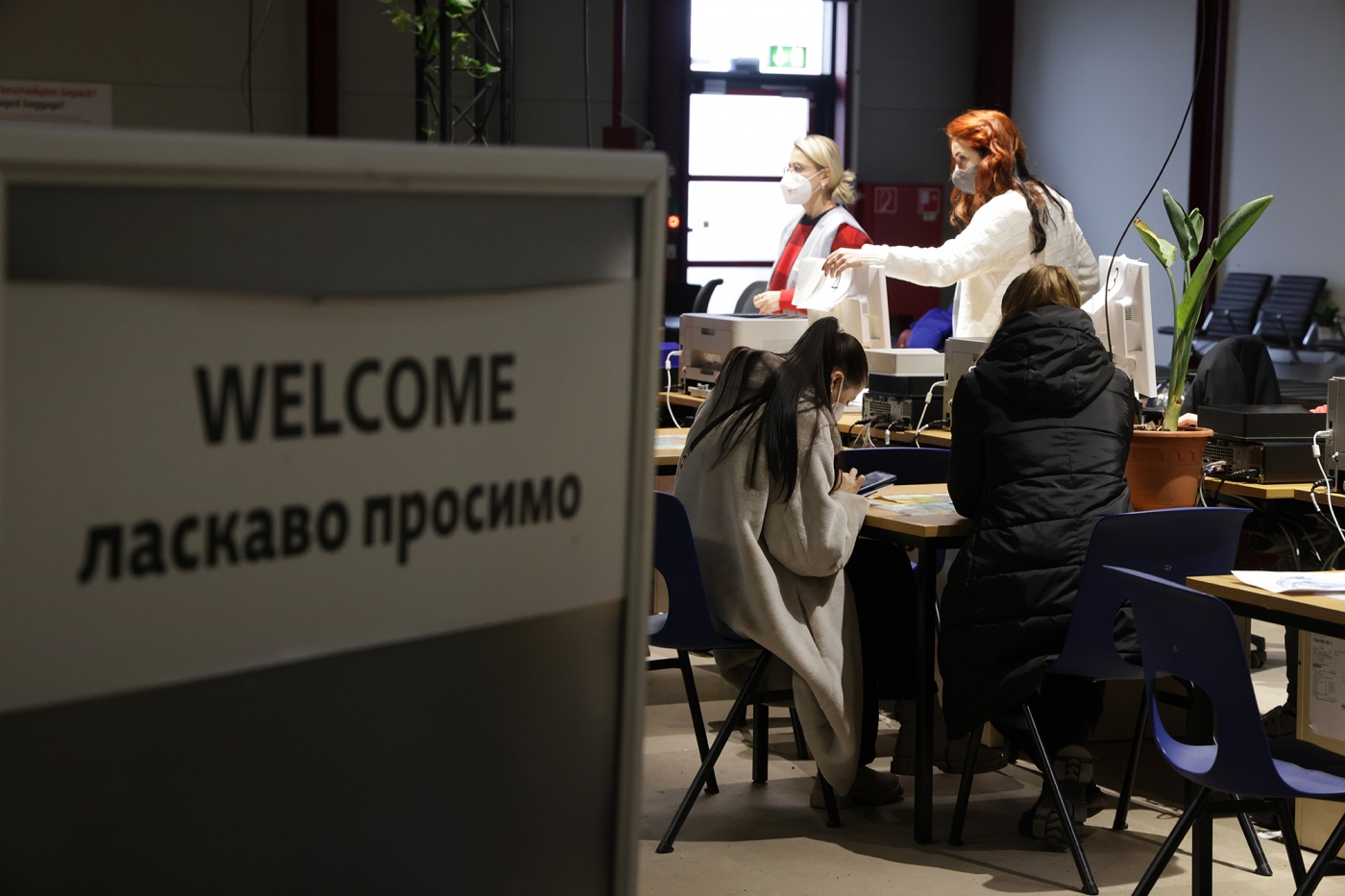 Сотні євро: які виплати отримують українські біженці у країнах Європи