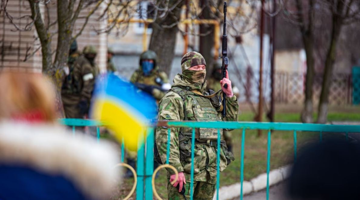 Оккупанты хотят уволить "безпаспортных" украинцев: что проиходит